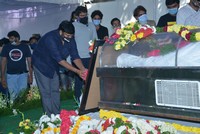 Chiranjeevi Pays Last Respcets to Sirivennela Sitaramasastri